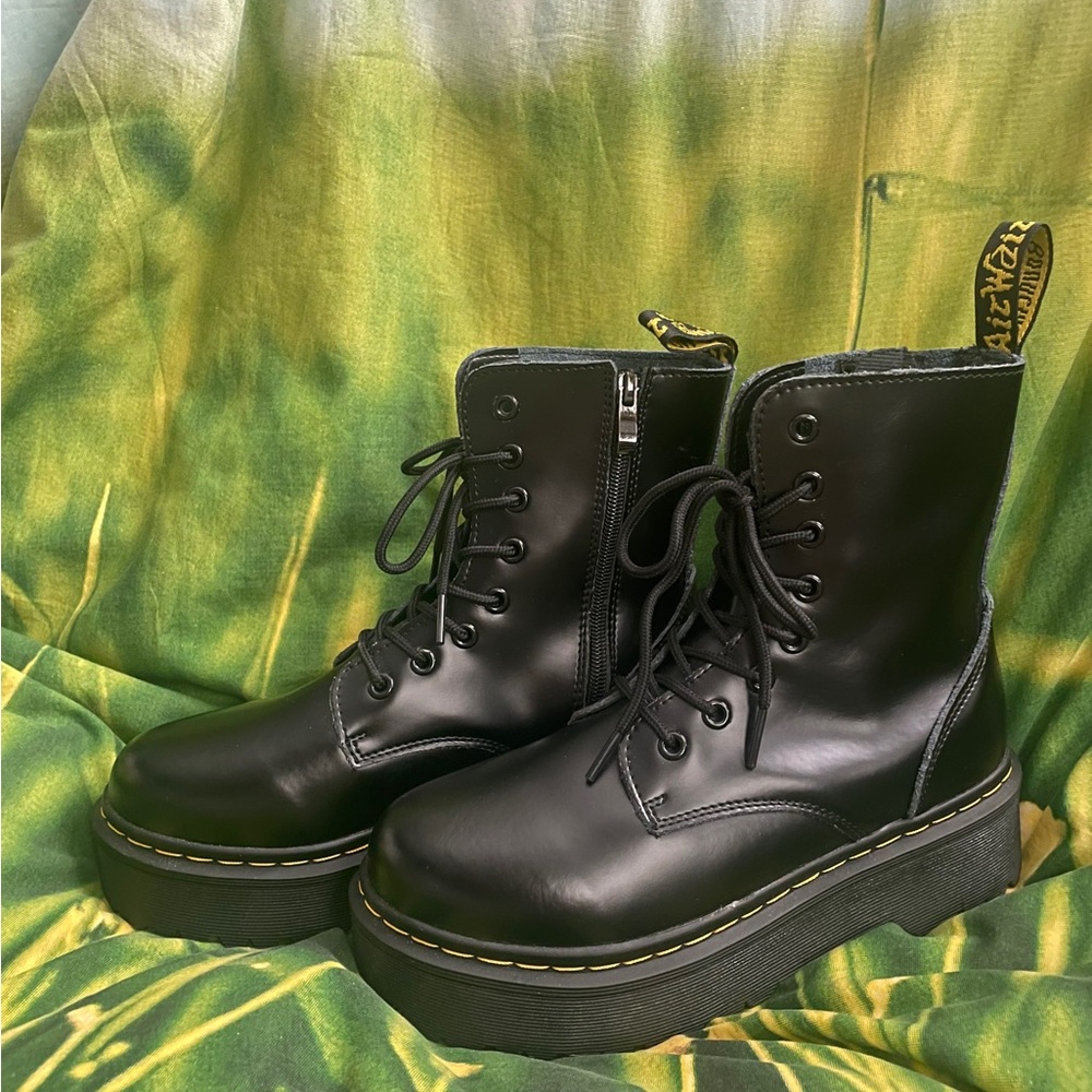 Combat boots